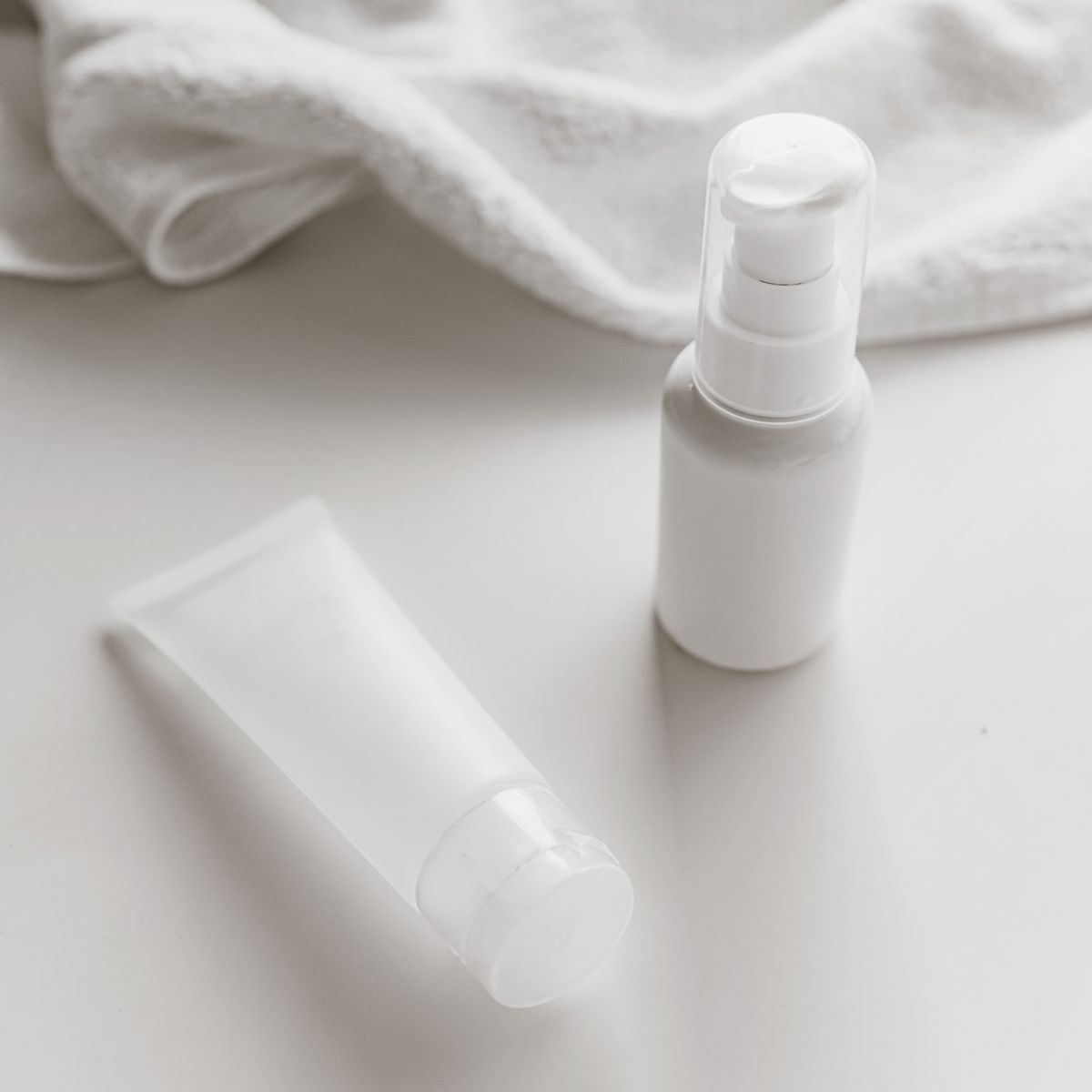 Lorovea Clarity Niacinamide 10% Serum bottle on a white surface